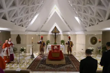 Papa Francisco transforma funerais papais para romper com tradição imperio